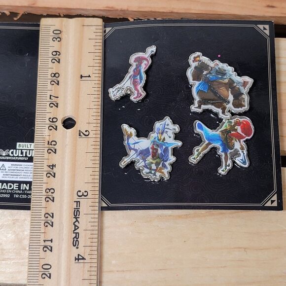 CultureFly Nintendo Legend Zelda Breath Of The Wild Champions 4 Enamel Pin Set - Picture 4 of 4